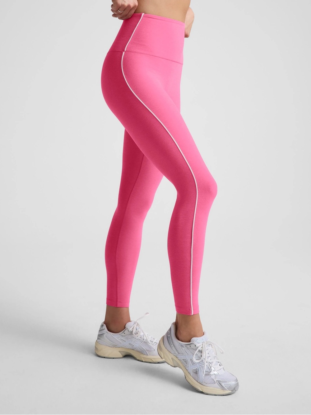 Beyond yoga - High-Rise Pink Active Leggings with Contrast Piping